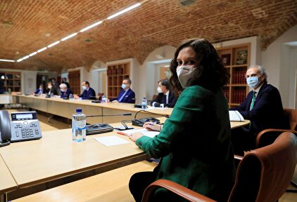 Isabel Díaz Ayuso en la reunión mantenida este martes con colectivos sanitarios, entre otros. | EFE