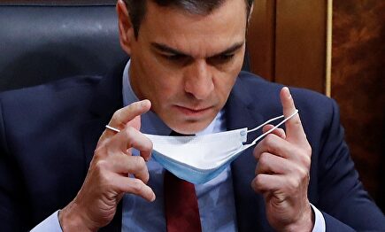 Pedro Sánchez, durante el pleno. | EFE