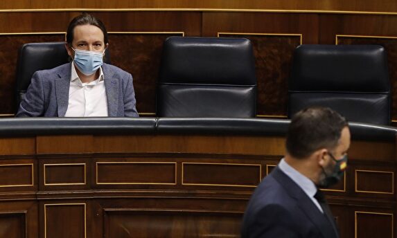 Pablo Iglesias y Santiago Abascal, durante un pleno del Congreso. | EFE