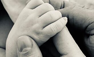 Inés Arrimadas con su hijo recién nacido. | Instagram