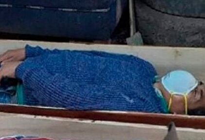 Imagen del alcalde en el ataúd. | Twitter