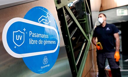 Isla Azul, primer centro comercial adaptado a la nueva realidad en España | EFE