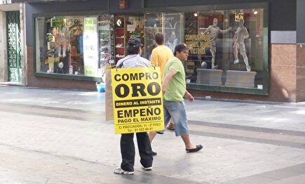 El cataclismo económico llena las casas de empeños | LD