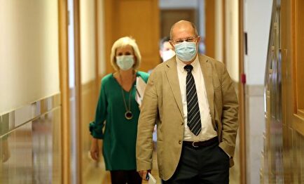EL vicepresidente de la Junta, Francisco Igea, seguido de la consejera de Sanidad | Agencia ICAL