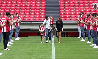 La humildad de Aduriz en su emotiva despedida: "Esto ya es mucho más de lo que merecía"