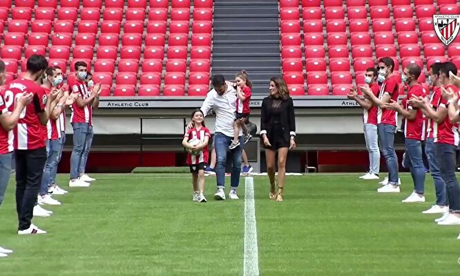 La humildad de Aduriz en su emotiva despedida: "Esto ya es mucho más de lo que merecía"