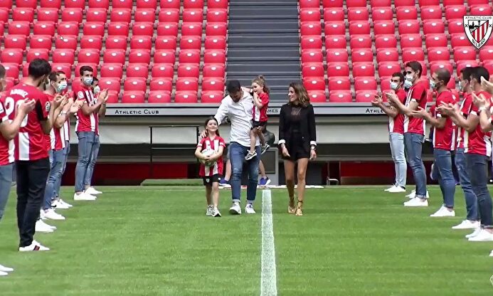 La humildad de Aduriz en su emotiva despedida: "Esto ya es mucho más de lo que merecía"