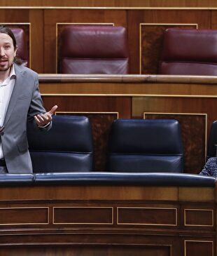 Pablo Iglesias y Nadia Calviño en el Congreso. | EFE