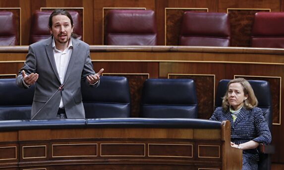 Pablo Iglesias y Nadia Calviño en el Congreso. | EFE