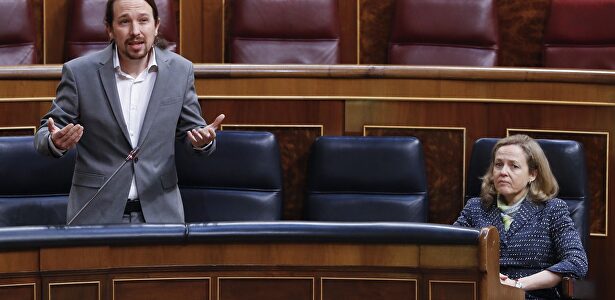Pablo Iglesias y Nadia Calviño en el Congreso. | EFE