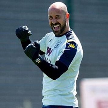 Pepe Reina le metió un buen revés al rapero Nega | EFE