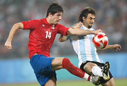 Miljan Mrdakovic, exjugador serbio (i), durante el torneo olímpico de fútbol de los Juegos de Pekín 2008. | Cordon Press