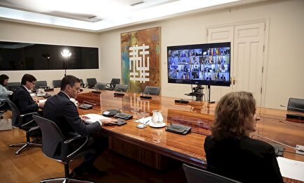 Pedro Sánchez, Salvador Illa y Teresa Ribera mantienen una reunión con los presidentes autonómicos. | EFE