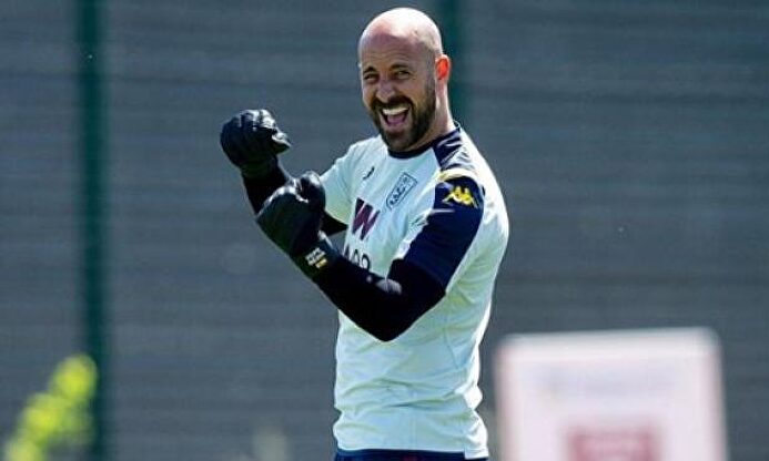 Pepe Reina le metió un buen revés al rapero Nega | EFE