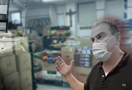 Una UCI contra el hambre en Vallecas: "Hay que valer para ponerse en la cola y que te vean los vecinos"