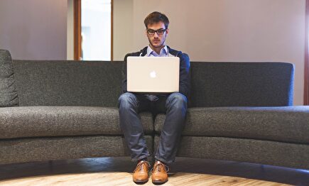 Un empleado en una oficina | Pixabay