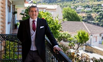 José Manuel Fernández Cuesta, médico fallecido por coronavirus, en su boda reciente | LD