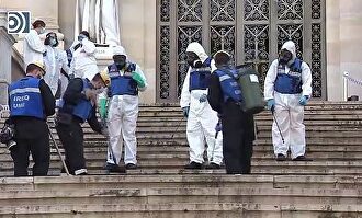 Sin rastro de coronavirus: así ha desinfectado la UME la Biblioteca Nacional