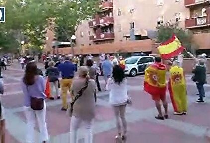 Cientos de personas se reúnen en la Comandancia de Madrid para despedir a Diego Pérez de los Cobos