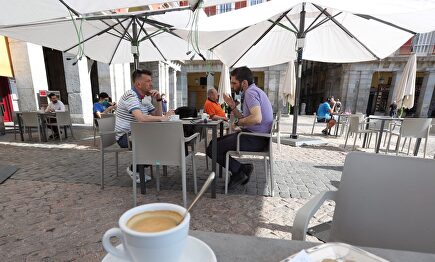 Una de las terrazas de un bar de la Plaza Mayor de Madrid. | EFE