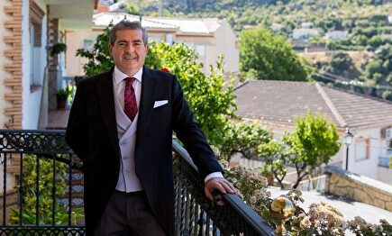 José Manuel Fernández Cuesta, médico fallecido por coronavirus, en su boda reciente | LD