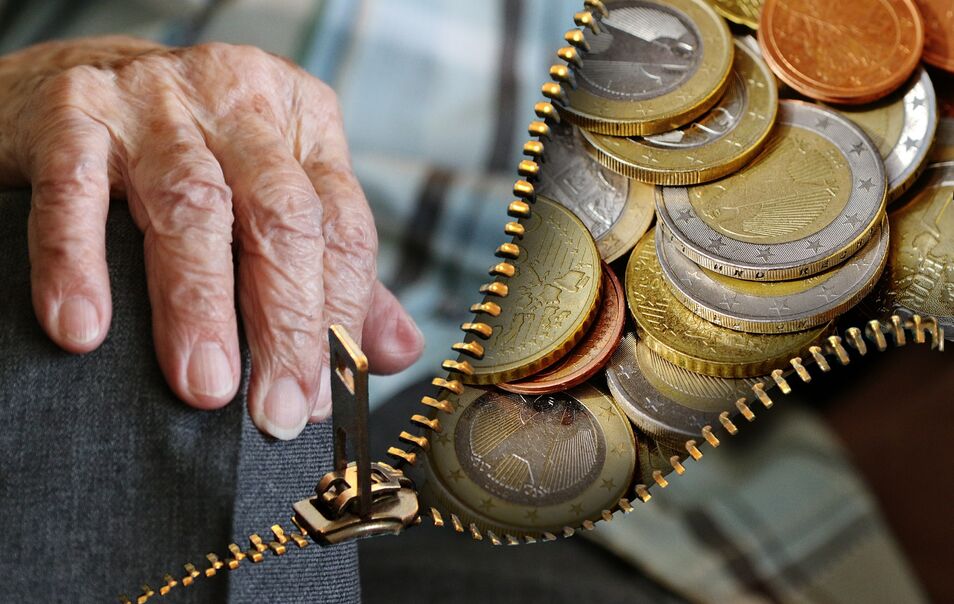 La Seguridad Social disminuye su gasto en pensiones por primera vez en la historia debido, sobre todo, a los fallecidos por coronavirus.