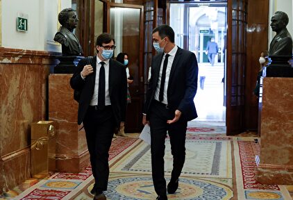 Pedro Sánchez y Salvador Illa, a su entrada en el Congreso | EFE