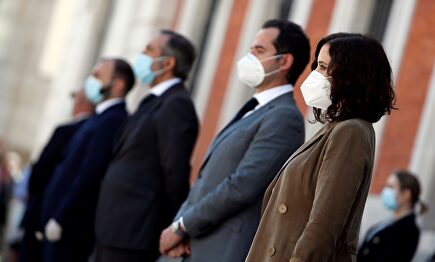 La presidenta de la Comunidad de Madrid, Isabel Díaz Ayuso, y el vicepresidente, Ignacio Aguado, con mascarilla | EFE