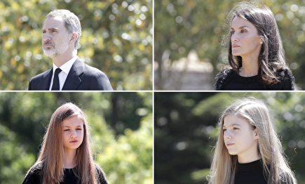 Emotivo minuto de silencio de los reyes Felipe y Letizia y sus hijas por las víctimas del coronavirus