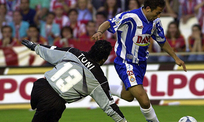 El gol de Tamudo a Toni en la final de Copa del Rey del año 2000. | Archivo