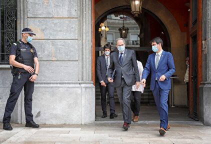 Torra, junto al alcalde de Igualada, Marc Castells, este lunes | EFE