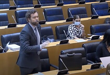 Espinosa de los Monteros abandona la comisión ante los ataques y la chulería de Iglesias: "Cierre al salir"
