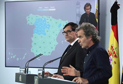 Salvador Illa y Fernando Simón este jueves. | EFE