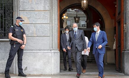 Torra, junto al alcalde de Igualada, Marc Castells, este lunes | EFE