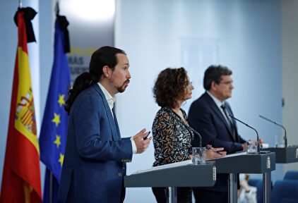 María Jesús Montero, Pablo Iglesias y José Luis Escrivá, anunciando el IMV | Europa Press