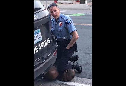 Las escalofriantes imágenes de la muerte de George Floyd provocan disturbios en Estados Unidos