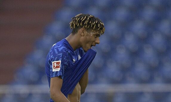El grave error de Todibo que provoca la derrota del Schalke