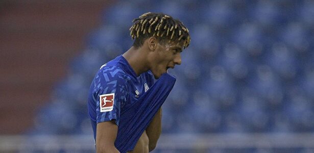 El grave error de Todibo que provoca la derrota del Schalke