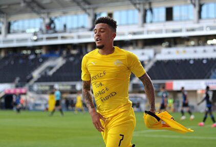 Jadon Sancho recibe una fuerte sanción | EFE