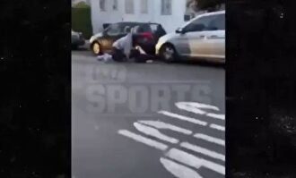 Cazan a un campeón de la NBA dando una paliza a un joven durante las protestas en Los Ángeles