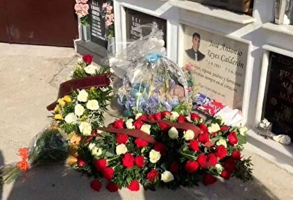 Ofrenda floral al malogrado José Antonio Reyes | Captura