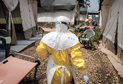 Un sanitario en el Congo durante el brote de ébola de 2018 | Europa Press