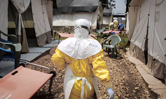 Un sanitario en el Congo durante el brote de ébola de 2018 | Europa Press