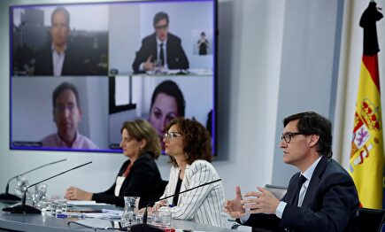 Illa, Montero y Ribera en la rueda de prensa posterior al Consejo de Ministros. | EFE