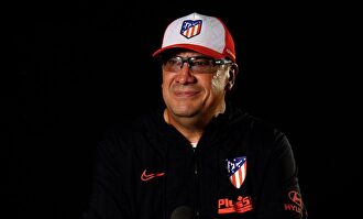 El Mono Burgos abandona el Atlético de Madrid y Nelson Vivas será el segundo de Simeone