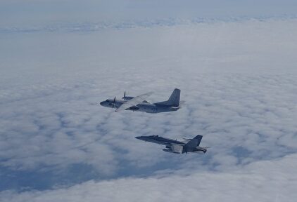 Un caza español intercepta un avión de transporte ruso. | Ejército del Aire