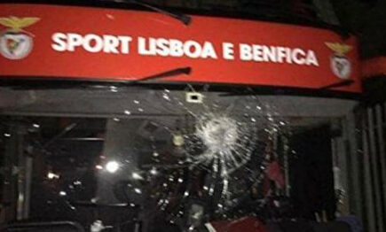 El autobús del Benfica, apedreado tras el partido contra el CD Tondela. | Twitter