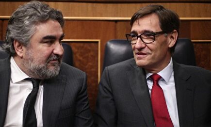 Los ministros de Cultura y Deporte, José Manuel Rodríguez Uribes (i), y Sanidad, Salvador Illa. | Europa Press