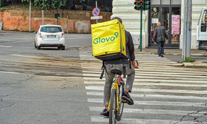 Repartidor de Glovo | Alamy