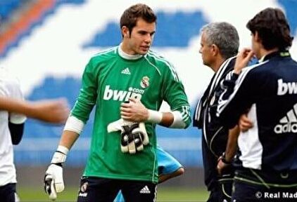 Mourinho dio la alternativa en el Real Madrid a Jesús Fernández | EFE